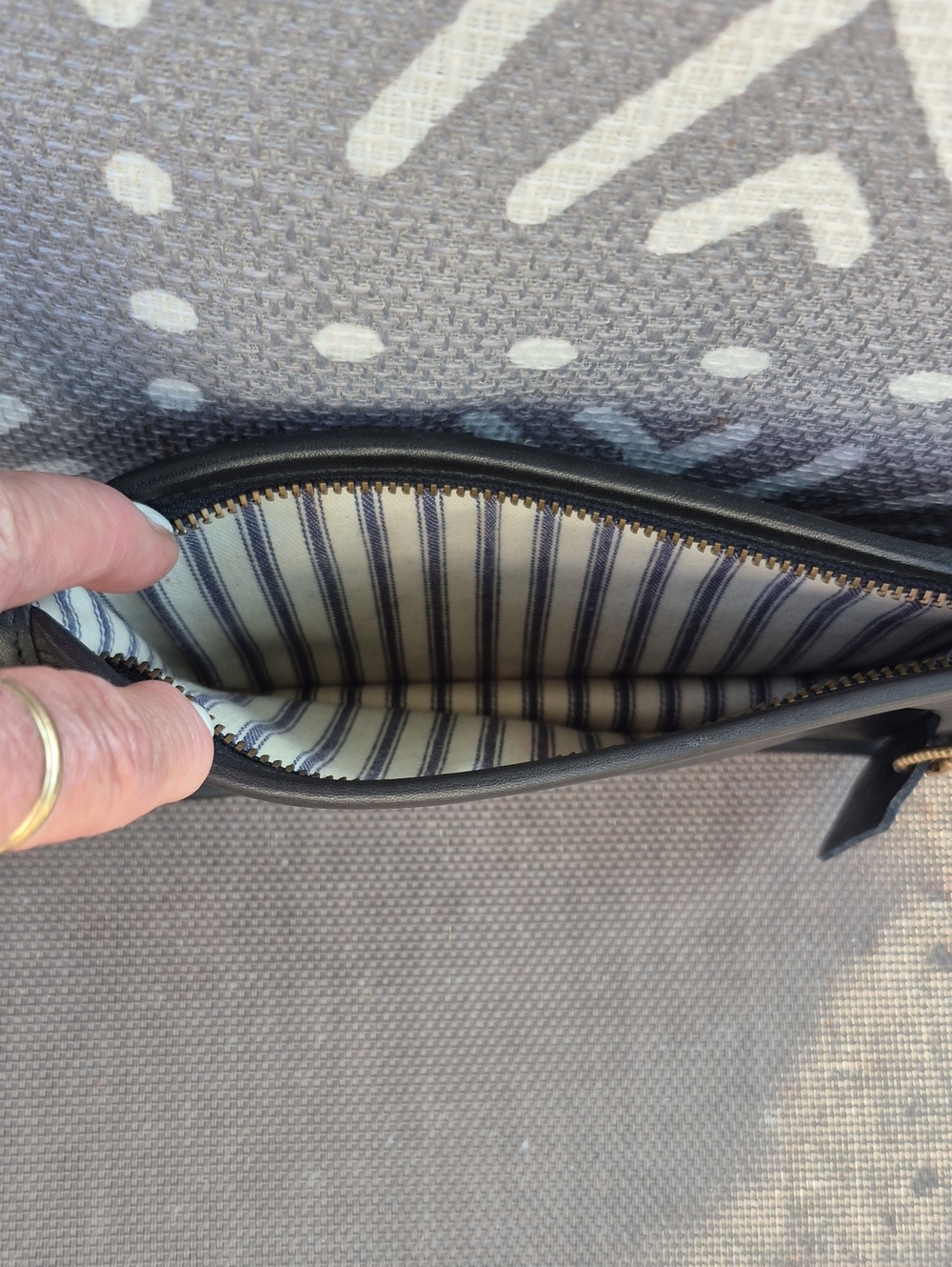 Vintage Coach Small Zip Bag - Picture 2 of 7